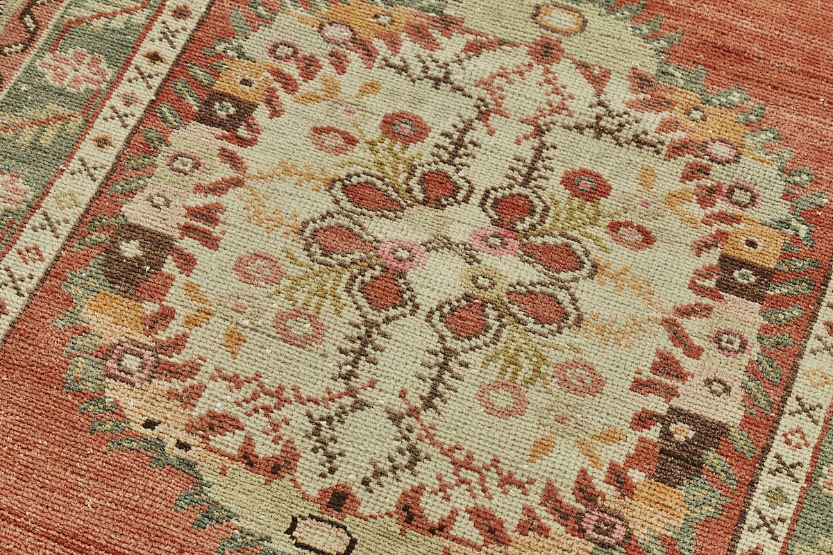 Gekro Kırmızı Madalyon Desenli Yün ve Pamuk Etnik Halı 85x161 cm – mekânda kullanım