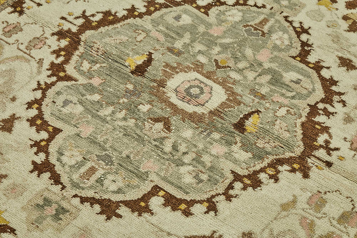 Gekro Kırmızı Dokuma Madalyon Desenli Anadolu Halısı 134x187 cm – mekânda kullanım