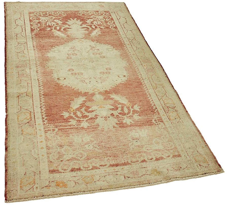 Gekro Anadolu Kırmızı Bej Madalyon Desenli El Dokuma Halı 106x190 cm – genel görünüm