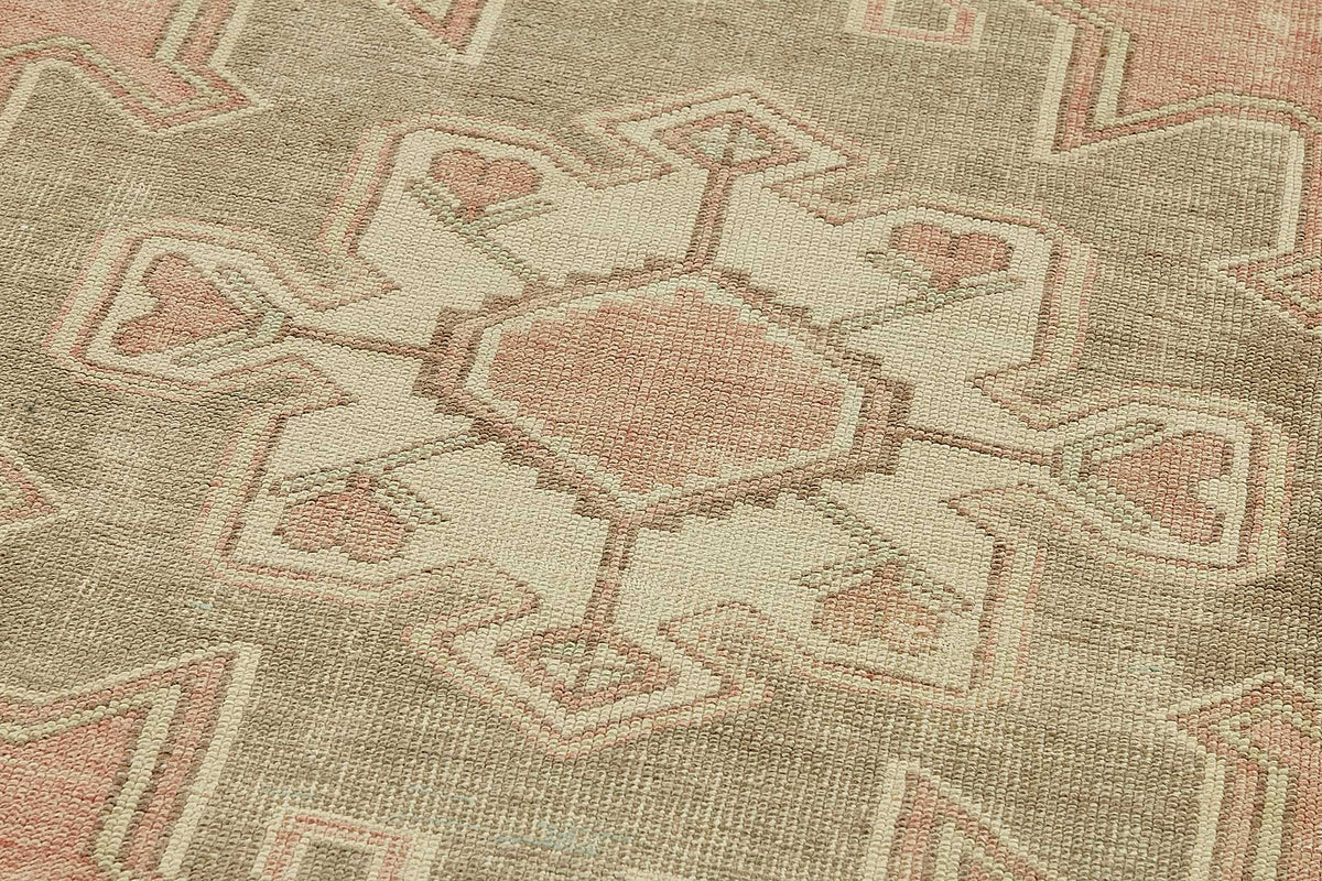 Kovena Pembe Gri Geometrik Madalyonlu Yün El Dokuma Yolluk 90x364 cm – mekânda kullanım