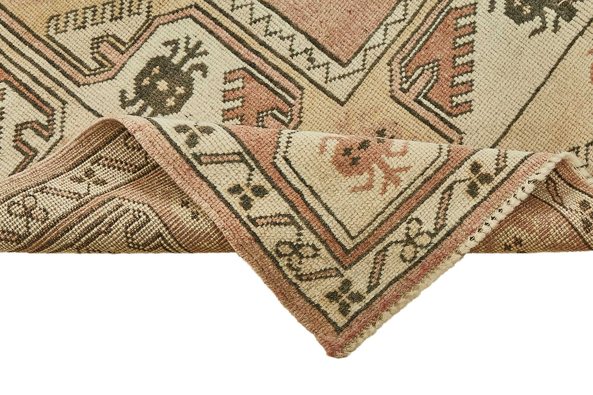 Gekro Bej Zeminli Kırmızı Geometrik Desenli Yün Halı 126x194 cm – kenar detayı