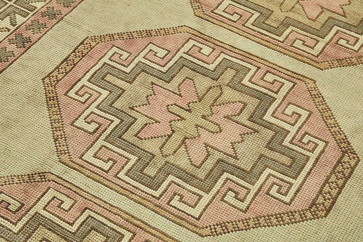 Gekro Vintage Bej Madalyon Desenli Yün Halı 150x215 cm – mekânda kullanım