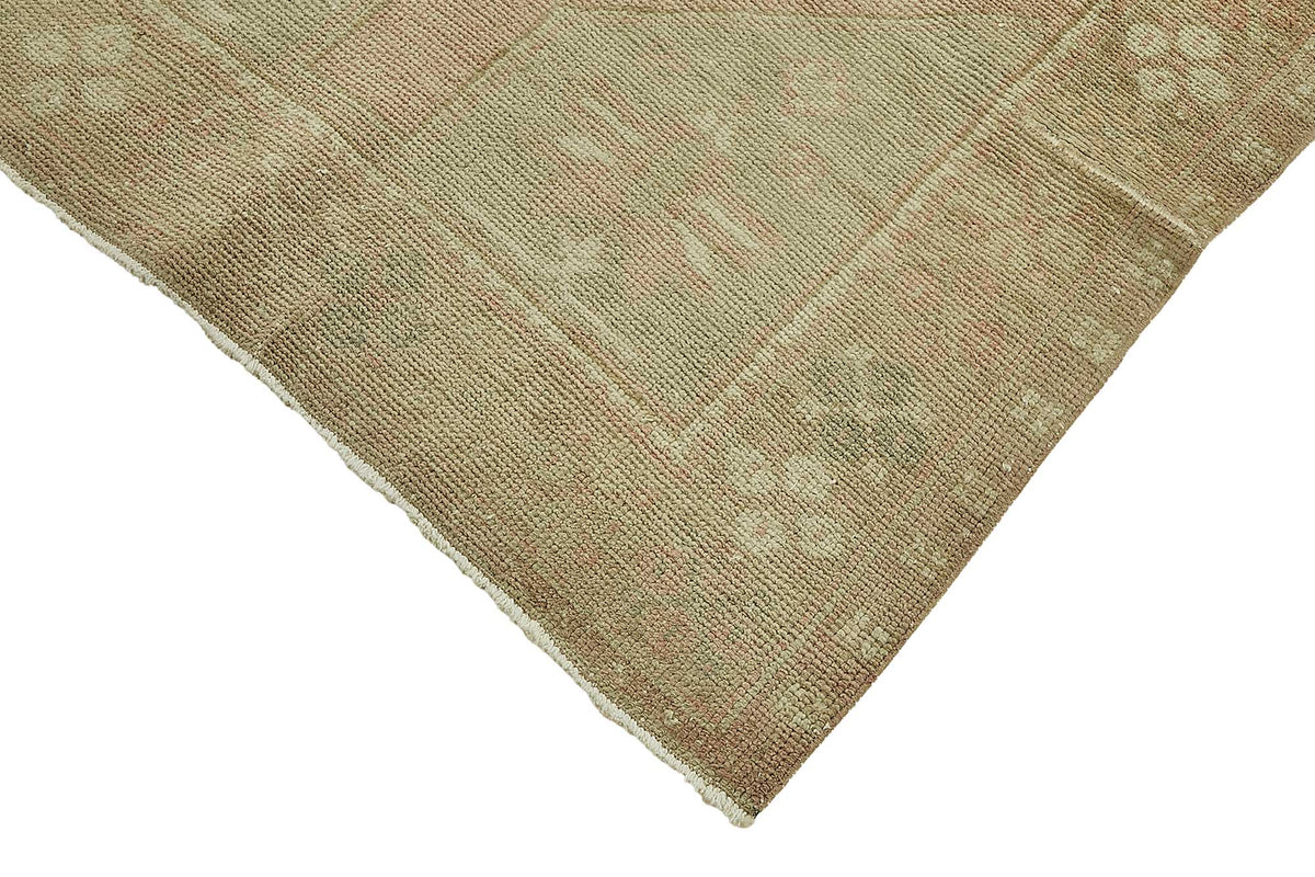 Gekro Bej ve Pembe Madalyon Desenli Anadolu El Dokuma Halı 106x240 cm – detay görünümü