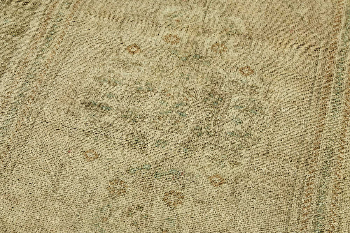 Gekro Madalyon Desenli Bej Kahverengi El Dokuma Halı 106x210 cm – mekânda kullanım