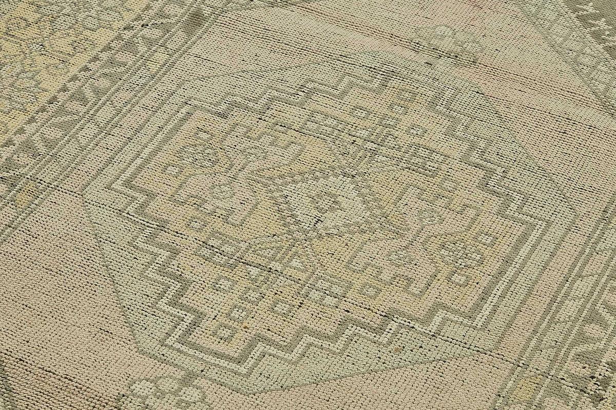 Gekro Bej Gri Geometrik Desenli Yün El Dokuma Halı 127x217 cm – mekânda kullanım