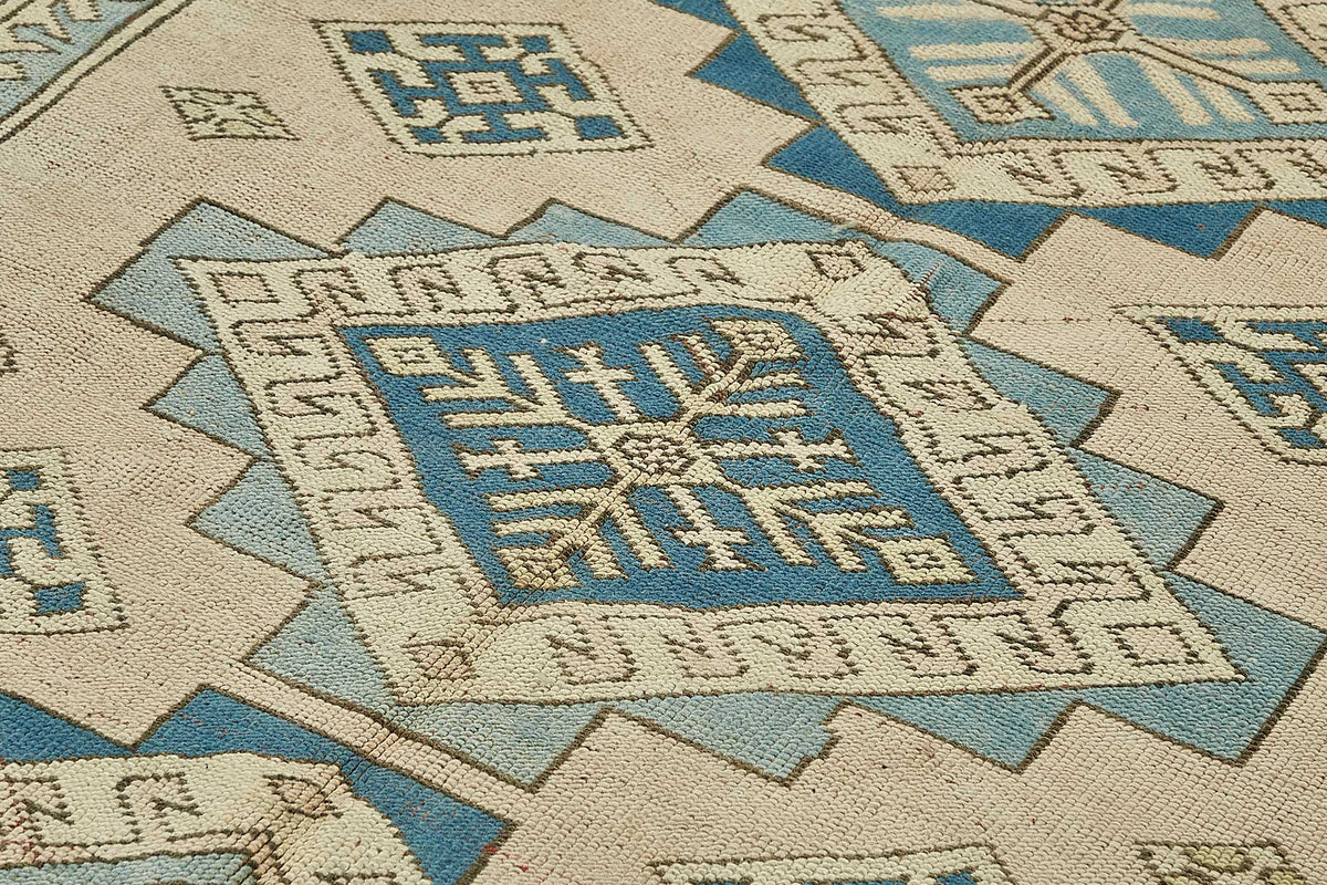 Kavale Madalyon Desenli Bej Mavi Vintage El Dokuma Halı 174x220 cm – mekânda kullanım