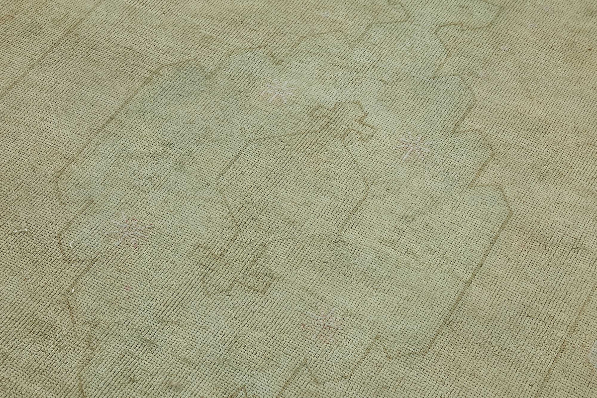 Kavale Madalyon Desenli Yeşil Bej Eskitme El Dokuma Halı 144x245 cm – mekânda kullanım