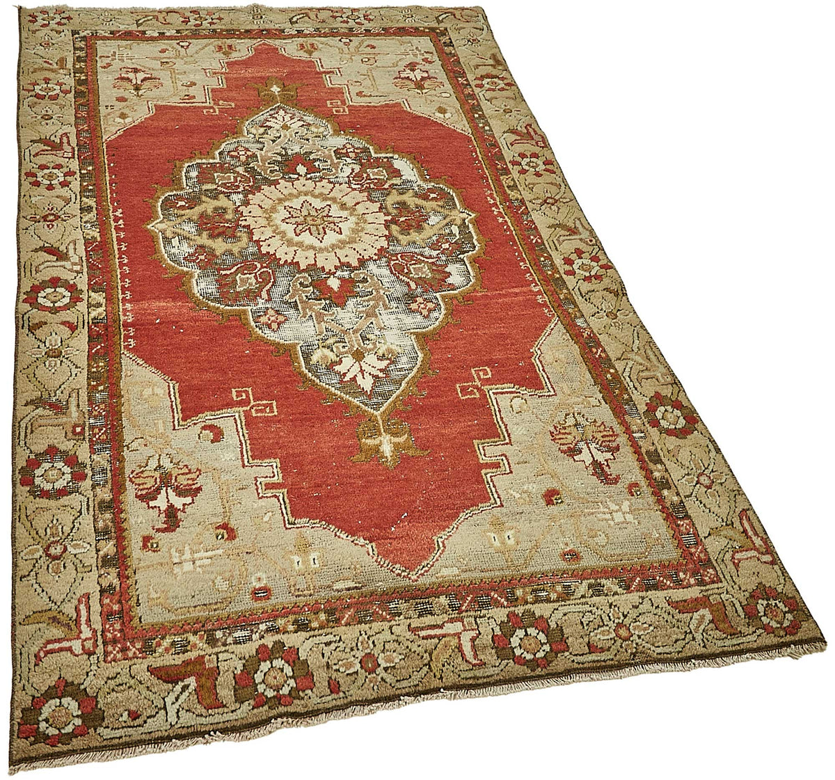Gekro Kırmızı Bej Madalyon Desenli El Dokuma Halı 112x187 cm – genel görünüm
