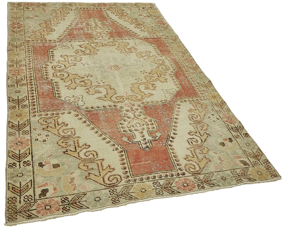 Gekro Bej Zeminli Kırmızı Madalyon Desenli Yün Halı 136x213 cm – genel görünüm