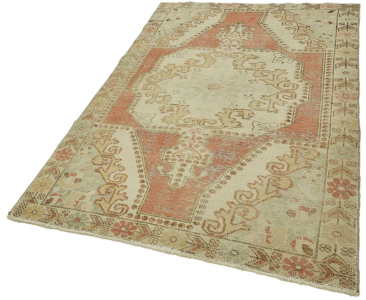 Gekro Bej Zeminli Kırmızı Madalyon Desenli Yün Halı 136x213 cm – doku yakın çekim
