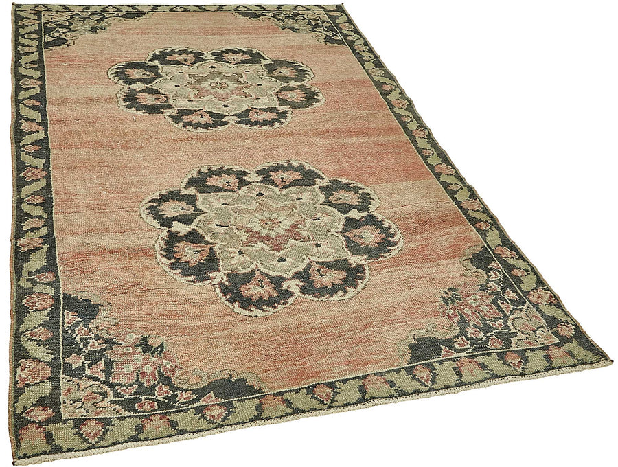 Gekro Pembe Madalyon Desenli Yün Pamuk El Dokuma Halı 139x205 cm – genel görünüm