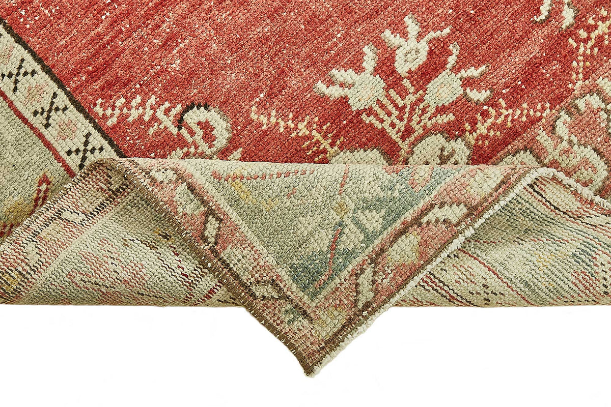 Gekro Kırmızı Bej Madalyon Desenli Etnik El Dokuma Halı 100x205 cm – kenar detayı