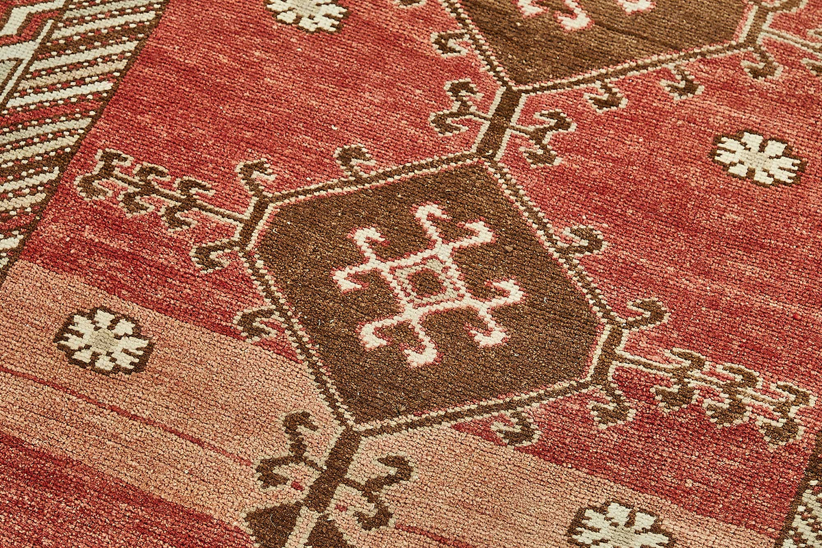 Gekro Kırmızı Geometrik Desenli Yün Etnik Halı 100x197 cm 49949 – mekânda kullanım