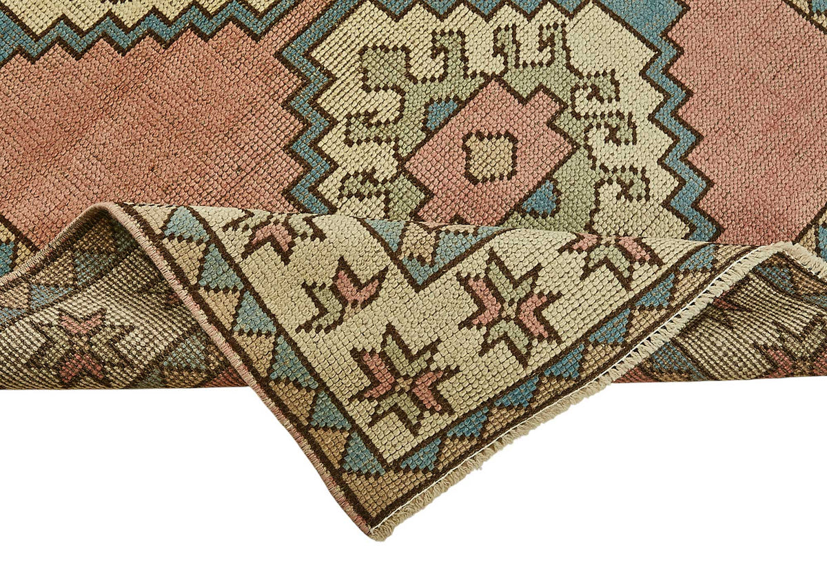 Gekro Geometrik Desenli Pembe Vintage El Dokuma Halı 104x196 cm 49954 – kenar detayı