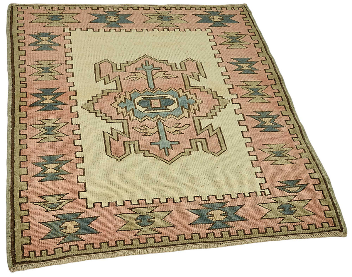 Gekro Düz Pembe Halı Geometrik Madalyon Desenli 95x105 cm – genel görünüm
