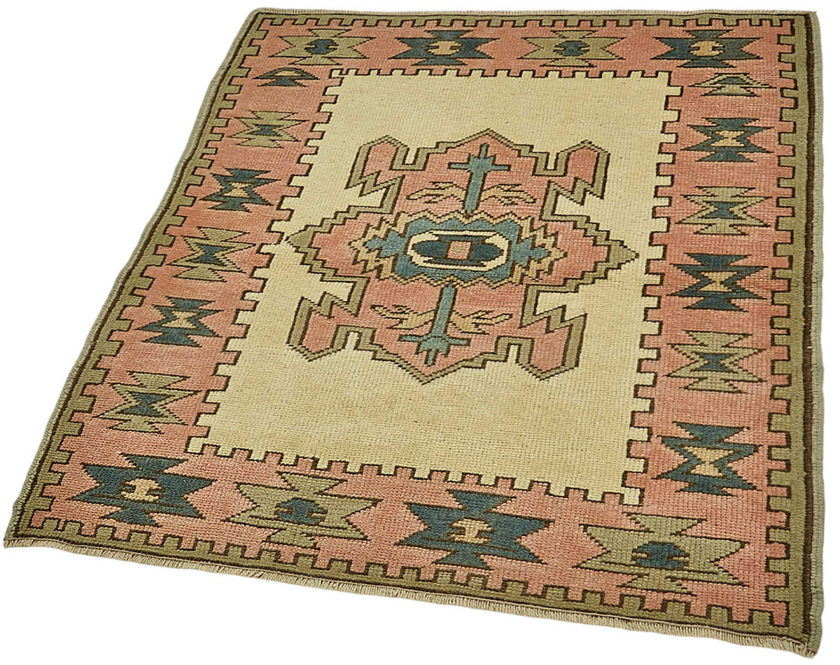 Gekro Düz Pembe Halı Geometrik Madalyon Desenli 95x105 cm – doku yakın çekim