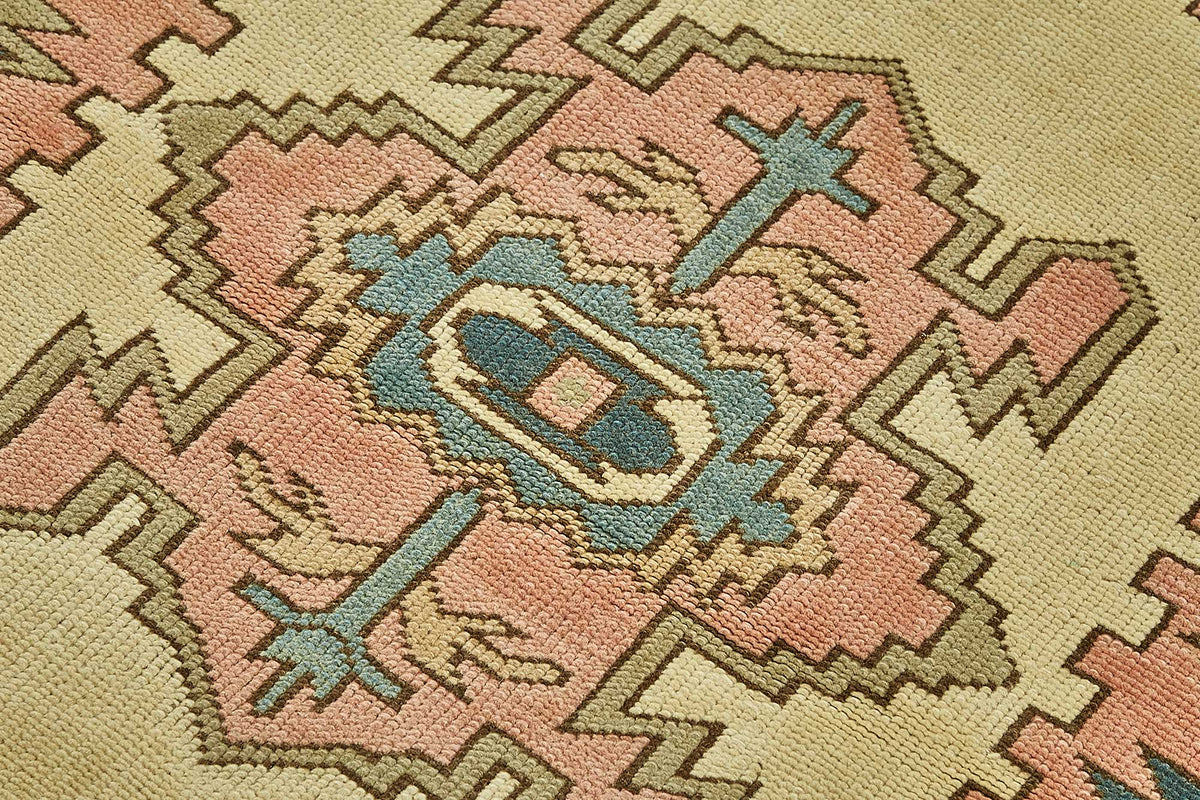 Gekro Düz Pembe Halı Geometrik Madalyon Desenli 95x105 cm – mekânda kullanım