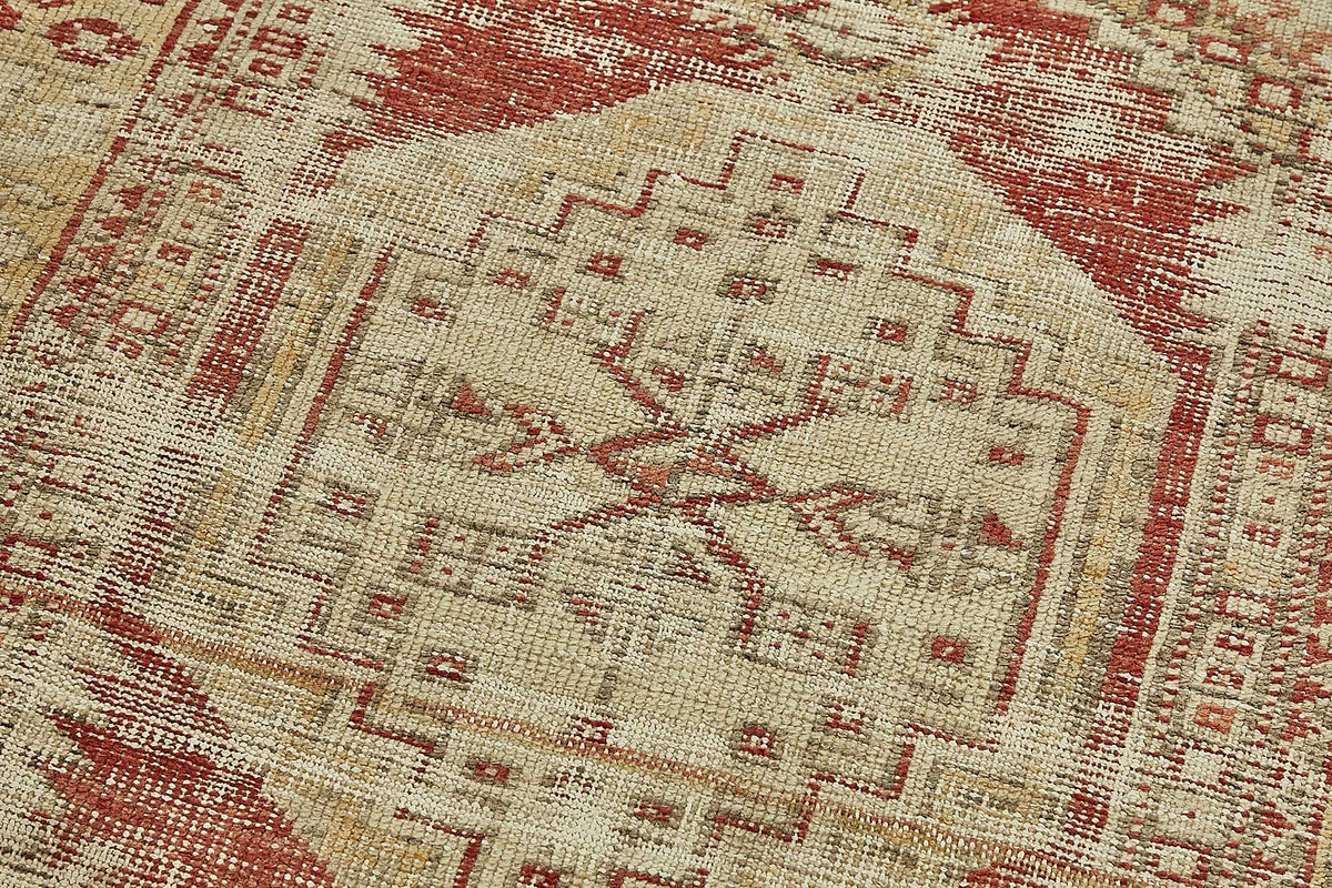 Gekro Geometrik Desenli Bej ve Kırmızı Etnik Halı 91x182 cm – mekânda kullanım