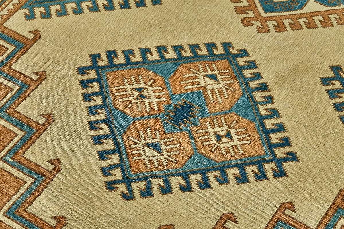 Gekro Anadolu El Dokuması Bej ve Mavi Etnik Halı 134x214 cm – mekânda kullanım