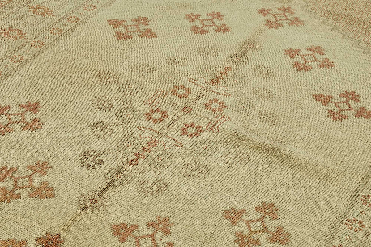 Kavale Kahverengi Halı 6 m² Bej Madalyon Desenli El Dokuma 195x308 cm – mekânda kullanım