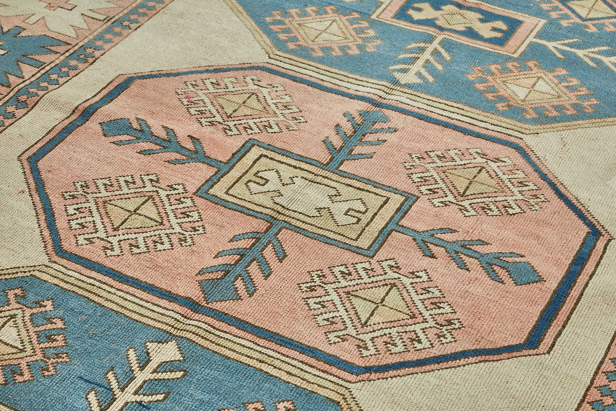 Kavale Bej Mavi Halı Geometrik Madalyon Desenli 30-50 Yıllık 208x305 cm – mekânda kullanım