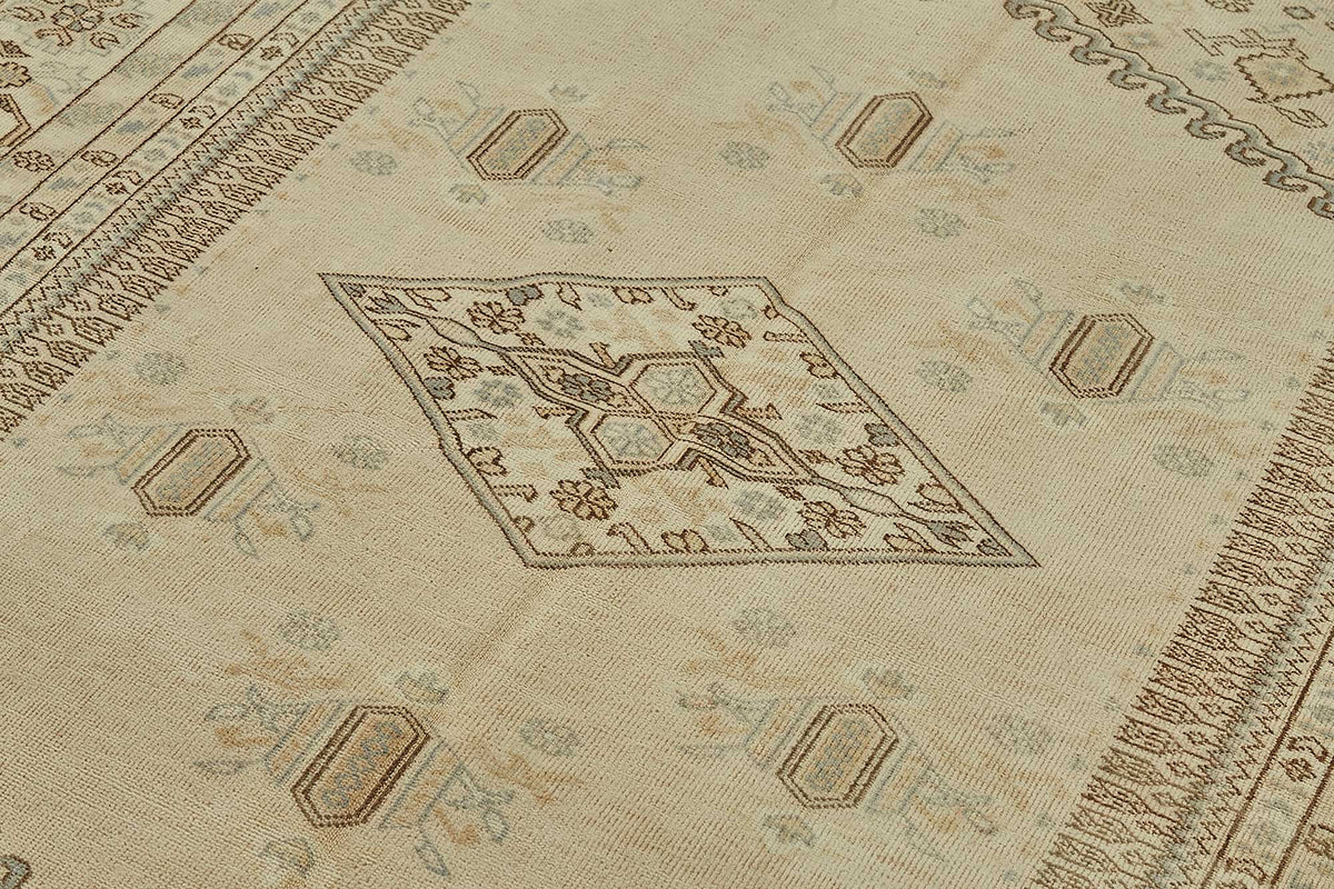 Kavale Anadolu Bej ve Kahverengi Geometrik El Dokuma Halı 165x240 cm – mekânda kullanım