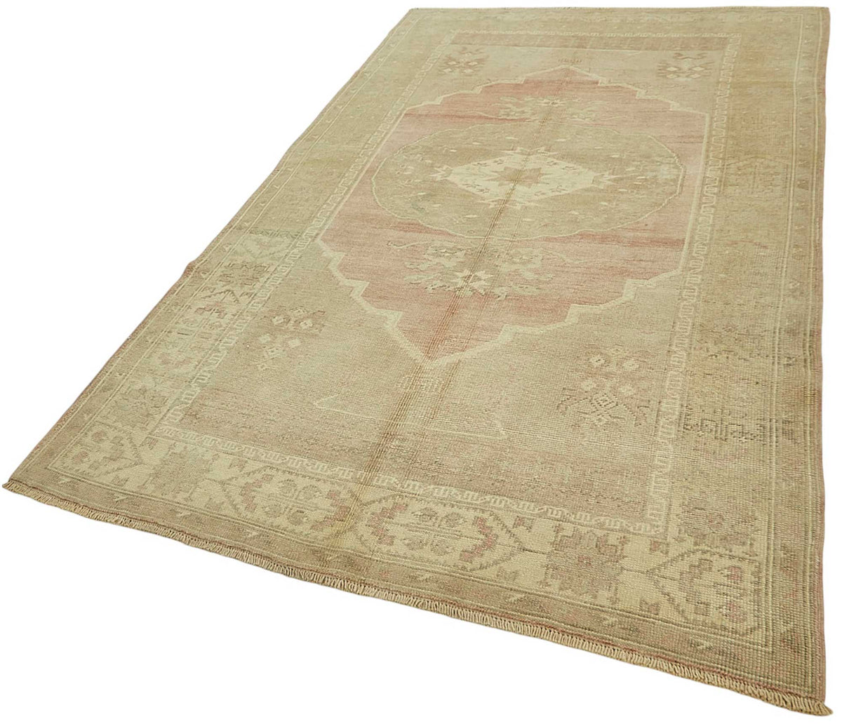 Kavale Düz Bej Halı Pembe ve Gümüş Dokunuşlu 156x270 cm 50019 – doku yakın çekim