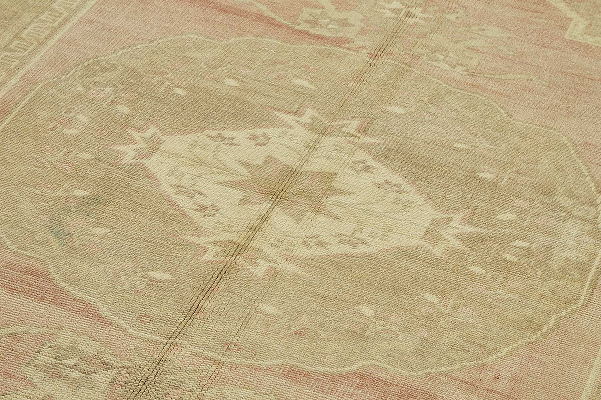 Kavale Düz Bej Halı Pembe ve Gümüş Dokunuşlu 156x270 cm 50019 – mekânda kullanım