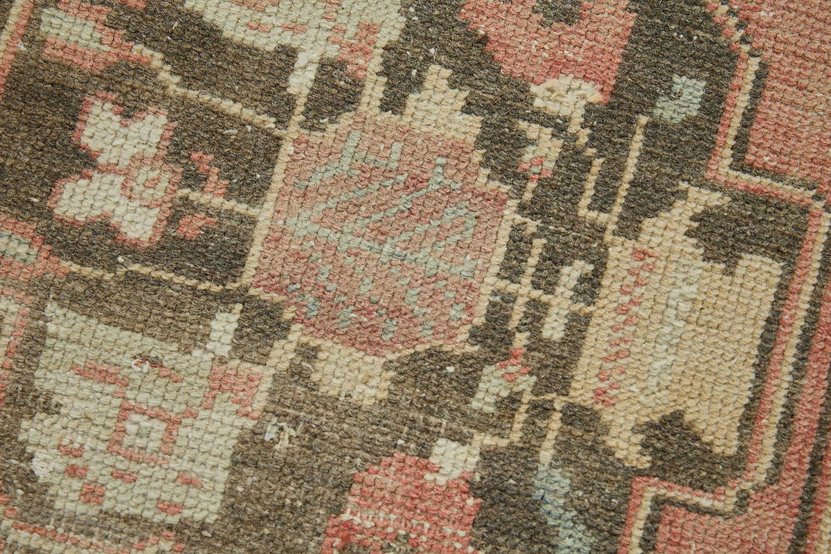 Vayla Gümüş Kırmızı Geometrik Etnik El Dokuma Halı 43x94 cm – mekânda kullanım