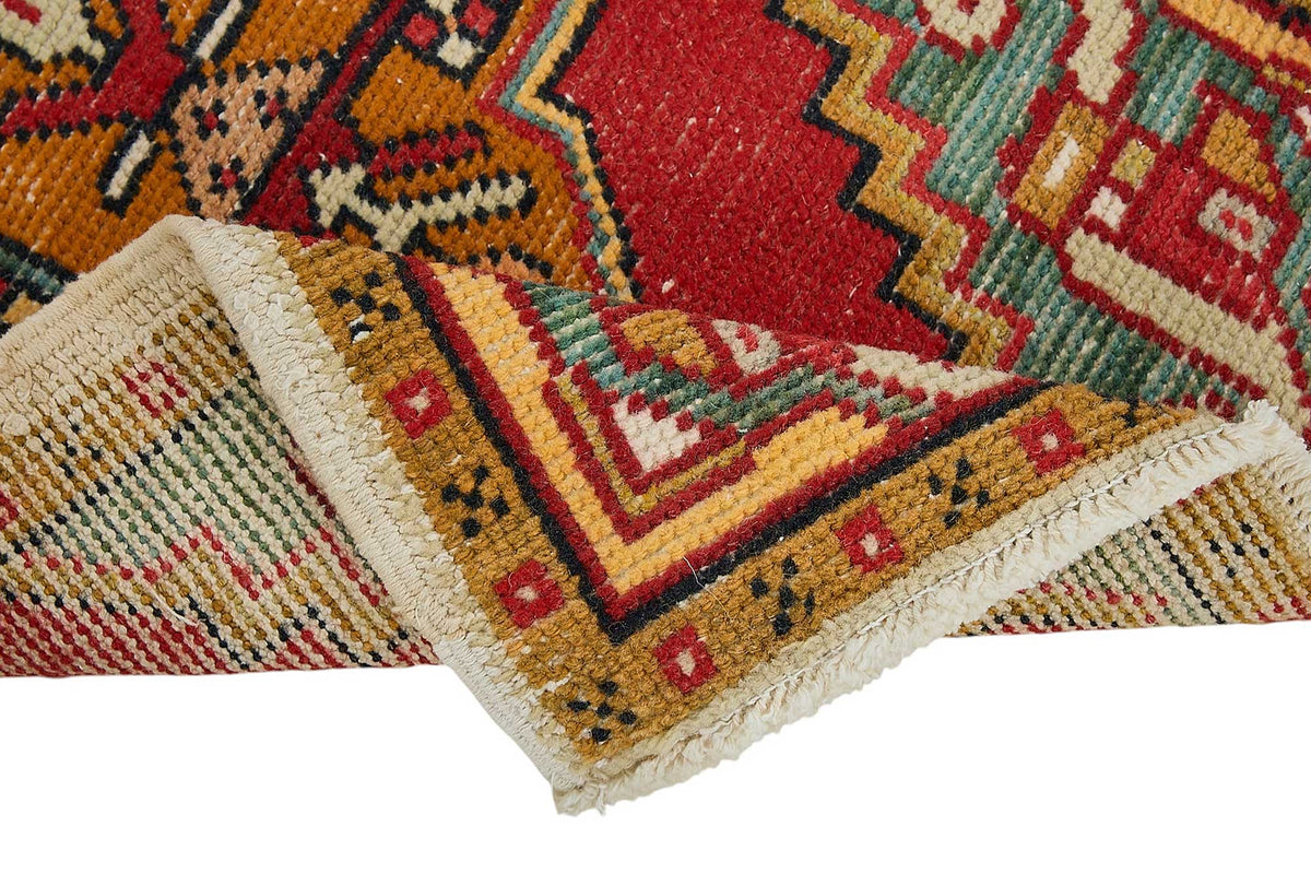 Vayla Overdyed Kırmızı Madalyon Desenli Düz Kırmızı Halı 52x99 cm 50714 – kenar detayı