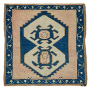 Vayla Pembe Lacivert Madalyon Desenli El Dokuma Halı 64x68 cm