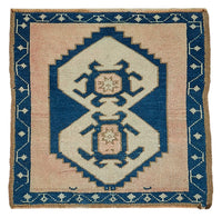 Vayla Pembe Lacivert Madalyon Desenli El Dokuma Halı 64x68 cm