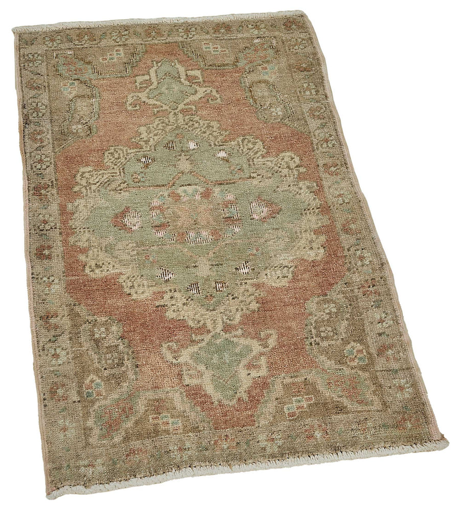 Vayla Bej Gümüş Madalyon Desenli Klasik El Dokuma Halı 49x85 cm – genel görünüm