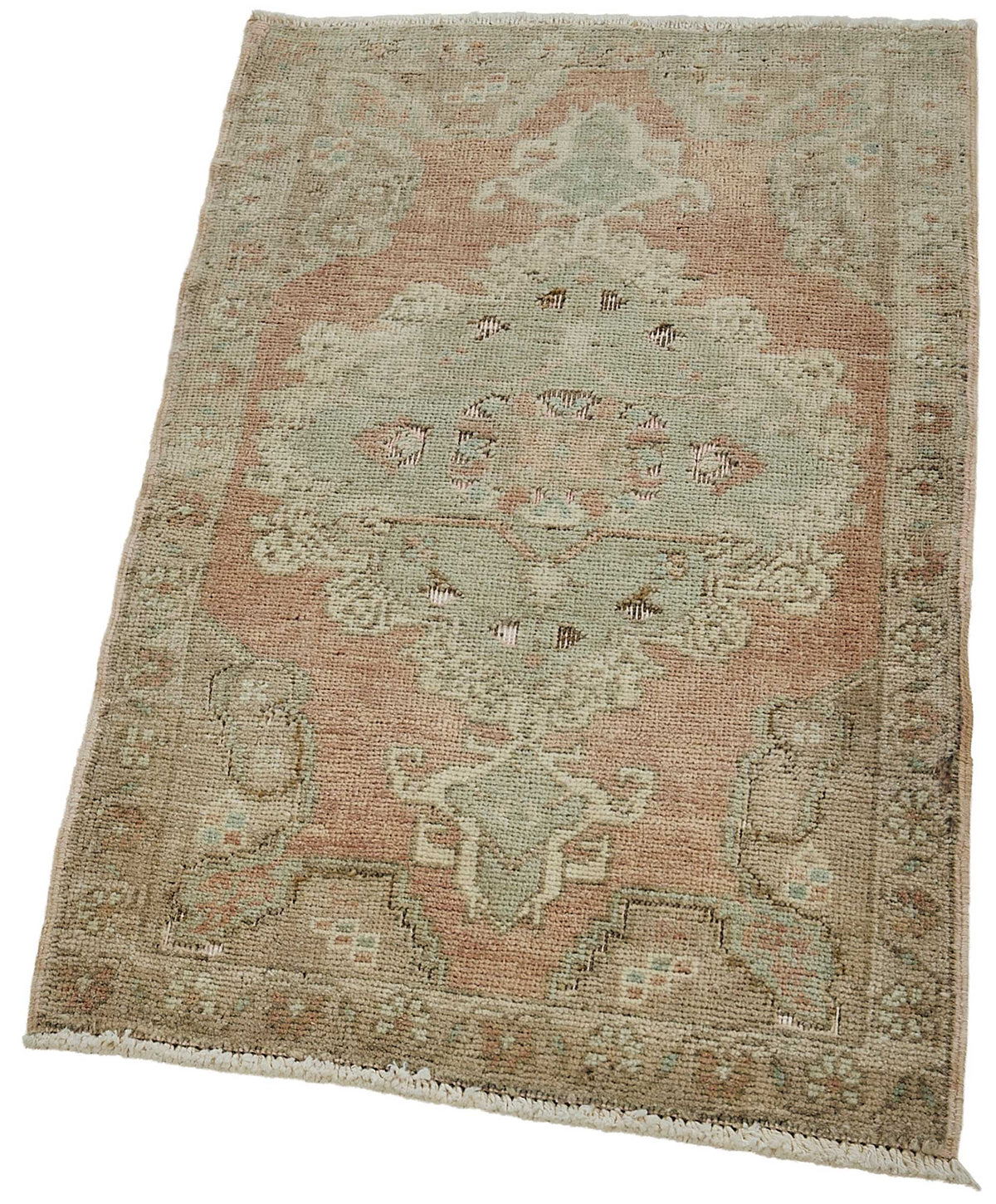 Vayla Bej Gümüş Madalyon Desenli Klasik El Dokuma Halı 49x85 cm – doku yakın çekim