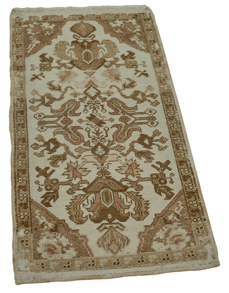 Vayla Bej Kahverengi Madalyon Desenli Yün Pamuk El Dokuma Halı 47x101 cm – genel görünüm