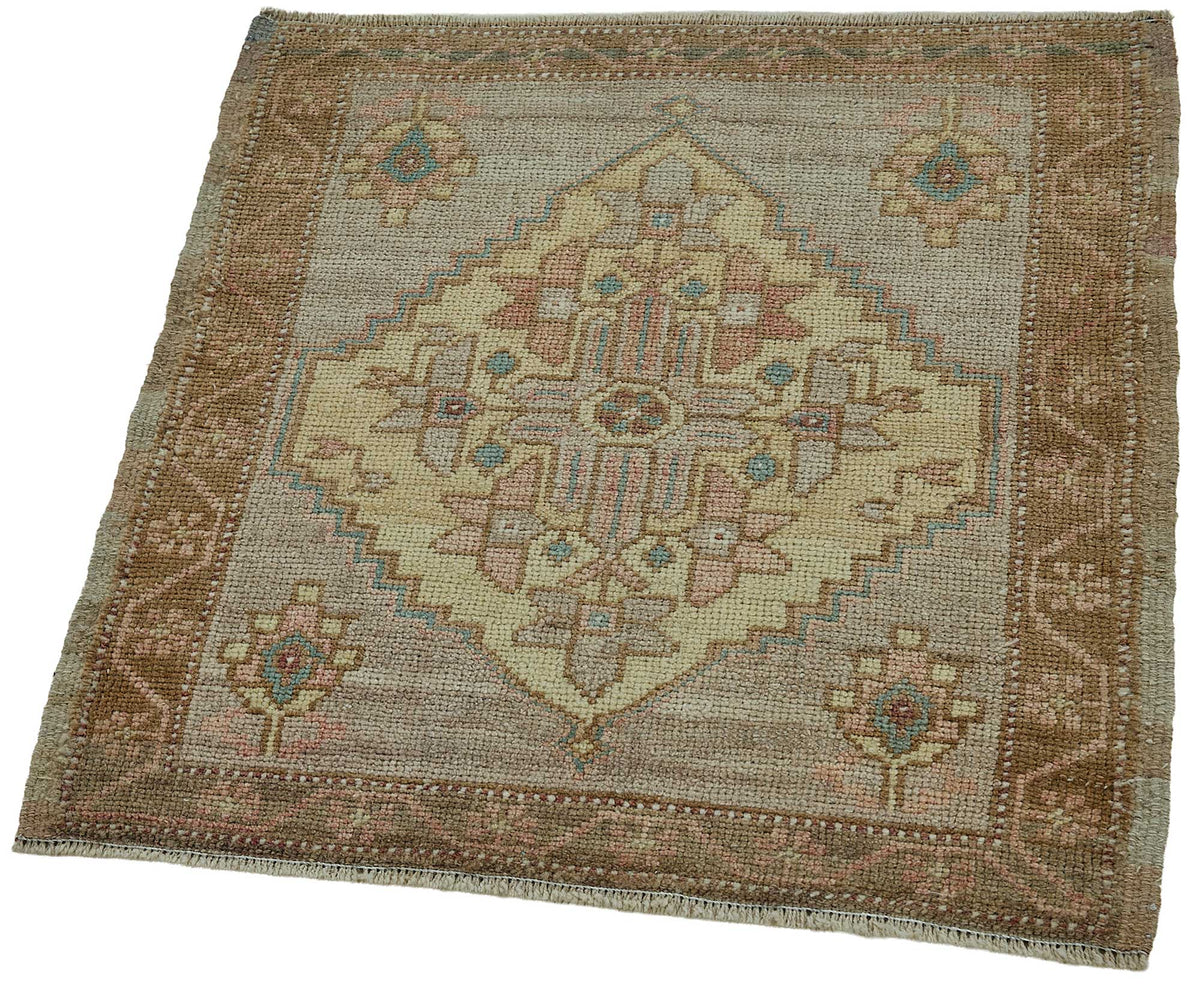 Vayla Gri Kahverengi Geometrik Desenli Etnik El Dokuma Halı 57x61 cm – doku yakın çekim