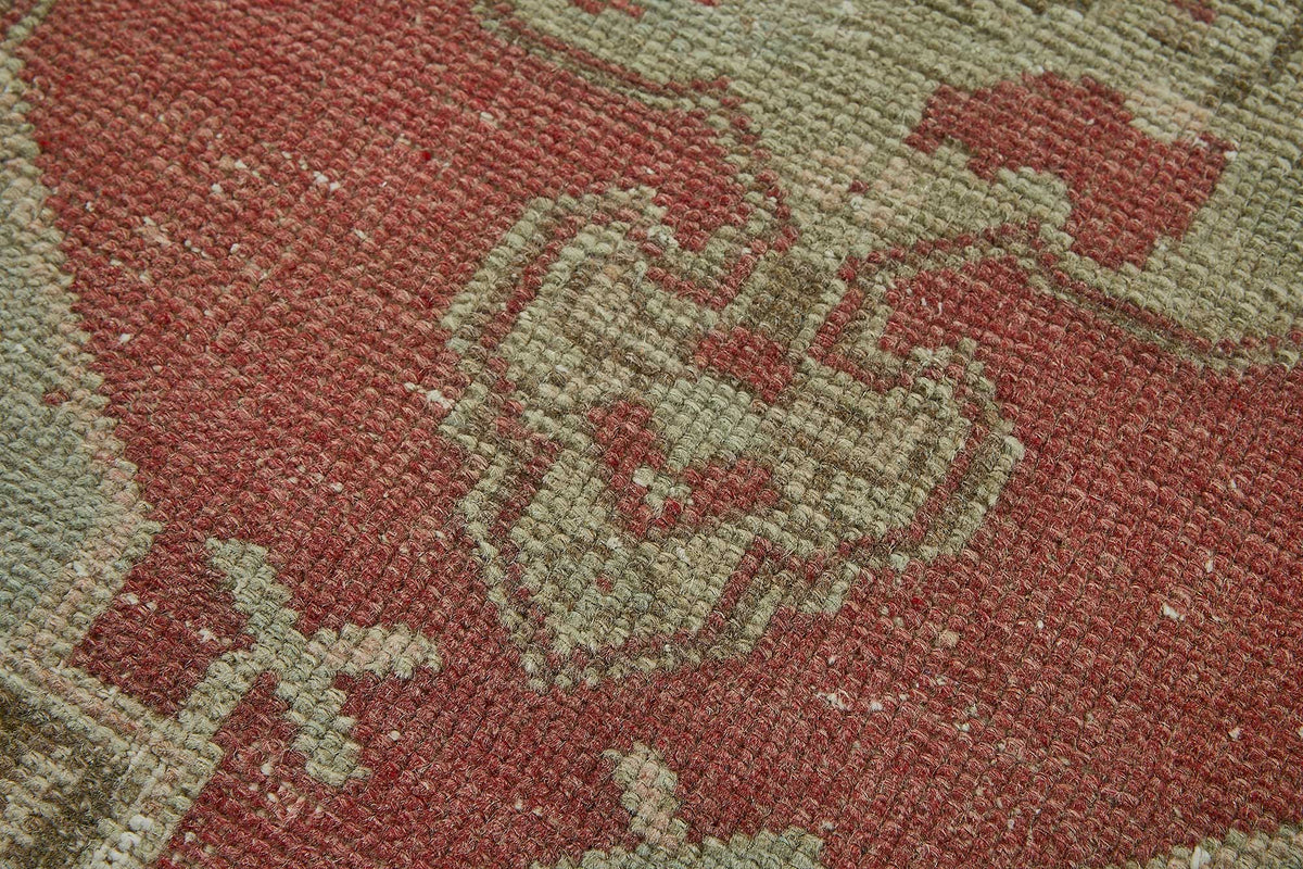 Vayla Madalyon Desenli Kırmızı Overdyed Vintage Yolluk 38x88 cm – mekânda kullanım