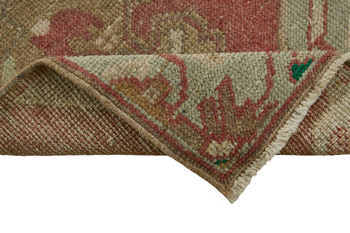 Vayla Madalyon Desenli Kırmızı Overdyed Vintage Yolluk 38x88 cm – kenar detayı