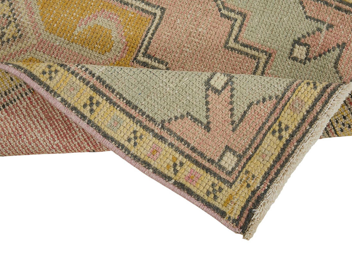 Vayla Pembe Sarı Geometrik Desenli Etnik El Dokuma Halı 52x100 cm – kenar detayı