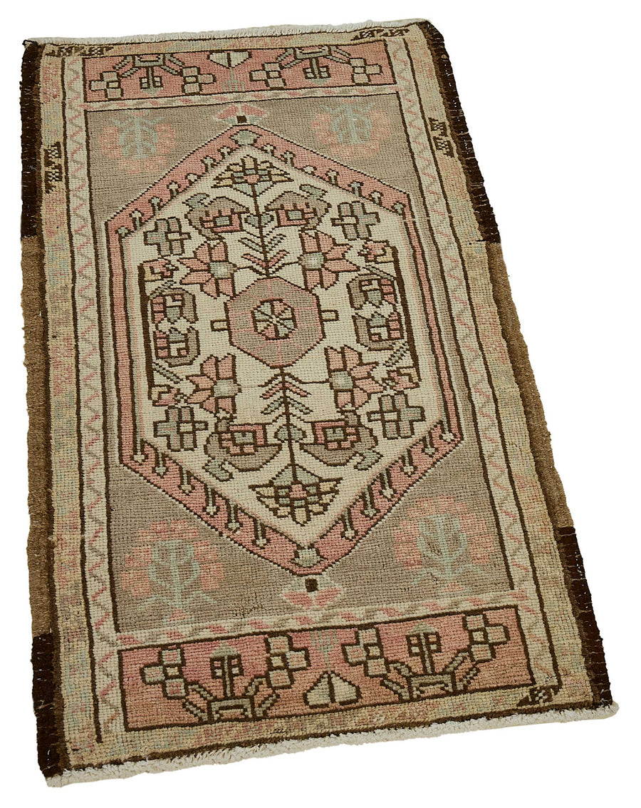 Vayla Gri Pembe Geometrik Etnik El Dokuma Halı 51x91 cm – genel görünüm