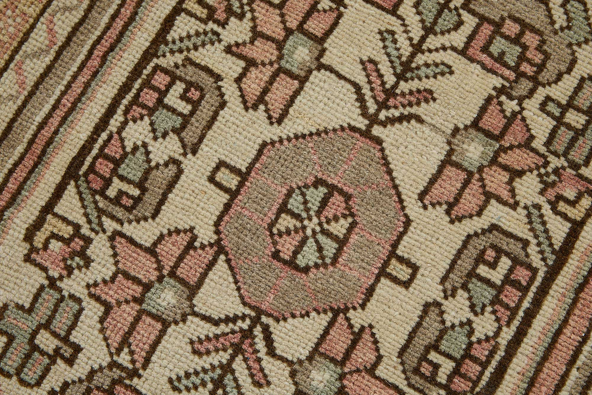 Vayla Gri Pembe Geometrik Etnik El Dokuma Halı 51x91 cm – mekânda kullanım