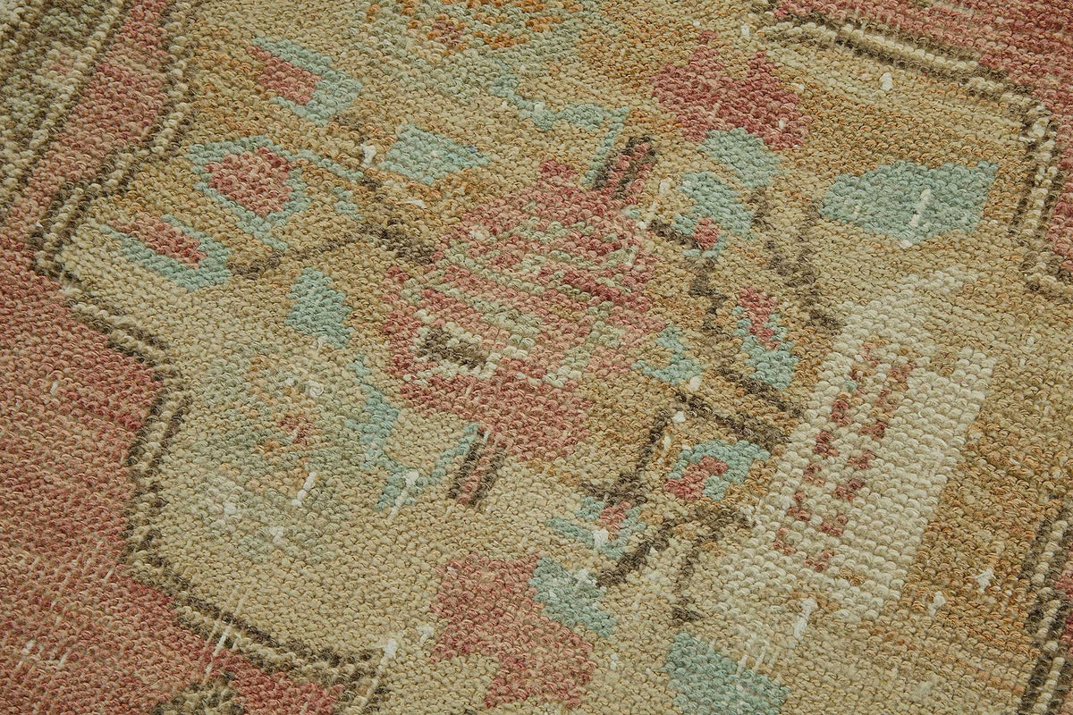 Vayla Pembe Bej Madalyon Desenli Vintage El Dokuma Halı 56x102 cm – mekânda kullanım