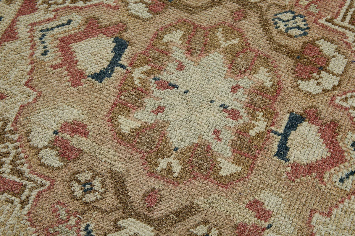 Vayla Gümüş Kırmızı Madalyon Desenli Klasik El Dokuma Halı 50x114 cm – mekânda kullanım