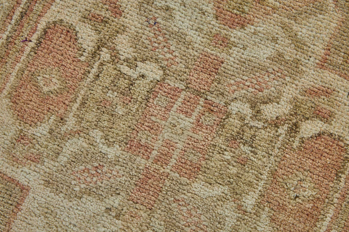 Vayla Bej Pembe Madalyon Göbekli Etnik El Dokuma Halı 42x102 cm – mekânda kullanım