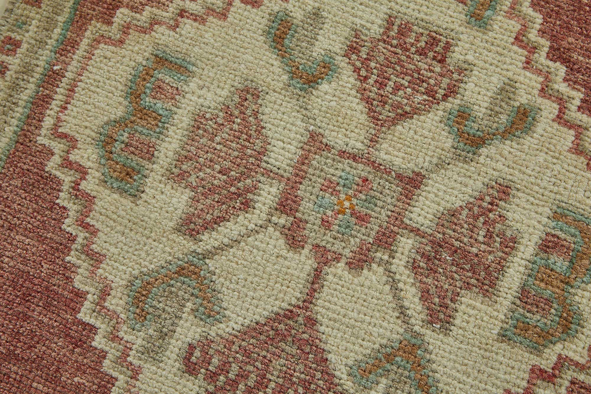Vayla Bej Bordo Geometrik Desenli Etnik El Dokuma Halı 41x103 cm – mekânda kullanım