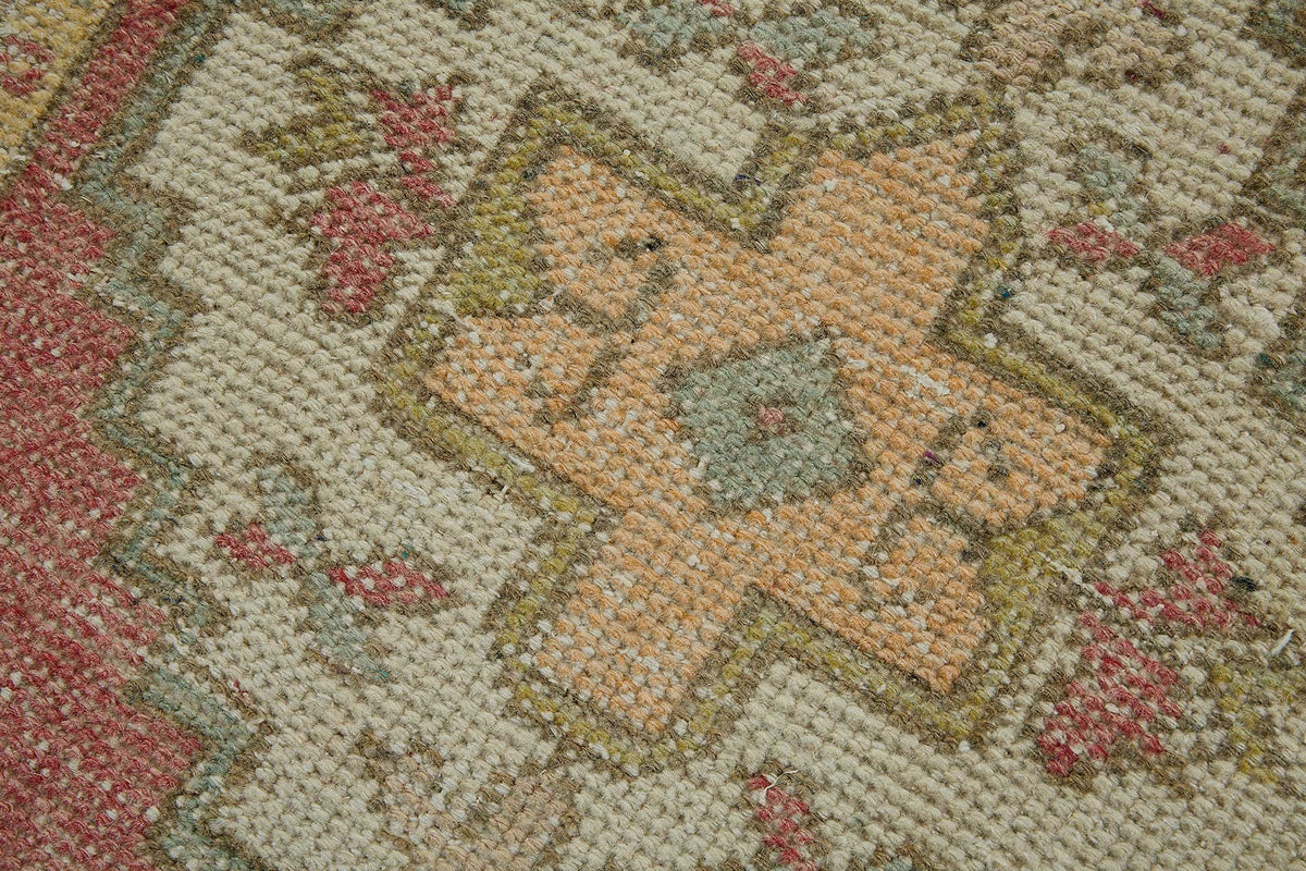 Vayla Pembe Bej Geometrik Desenli El Dokuma Halı 46x84 cm – mekânda kullanım