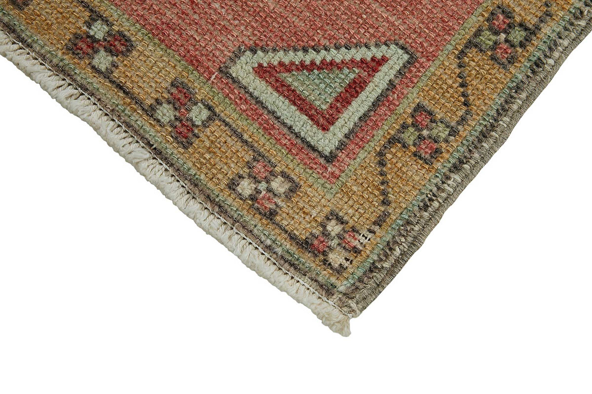 Vayla Overdyed Kırmızı Etnik Geometrik Desenli Küçük Halı 45x97 cm – detay görünümü