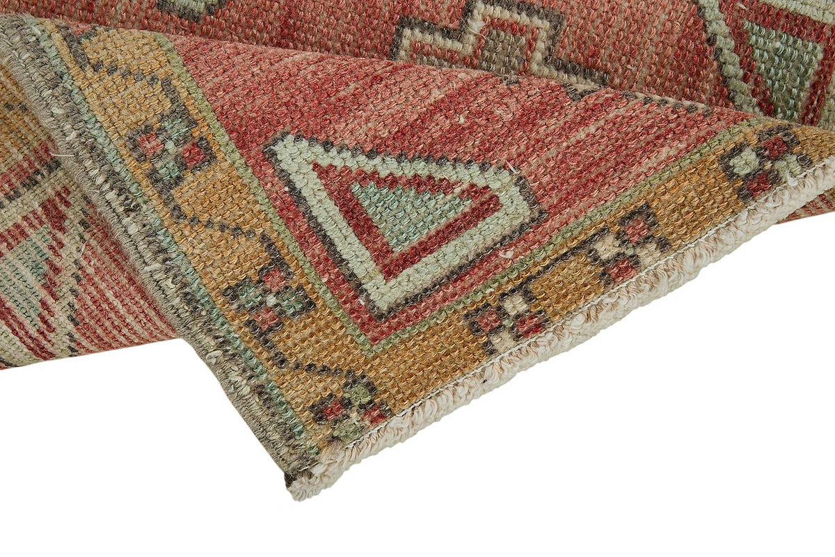 Vayla Overdyed Kırmızı Etnik Geometrik Desenli Küçük Halı 45x97 cm – kenar detayı