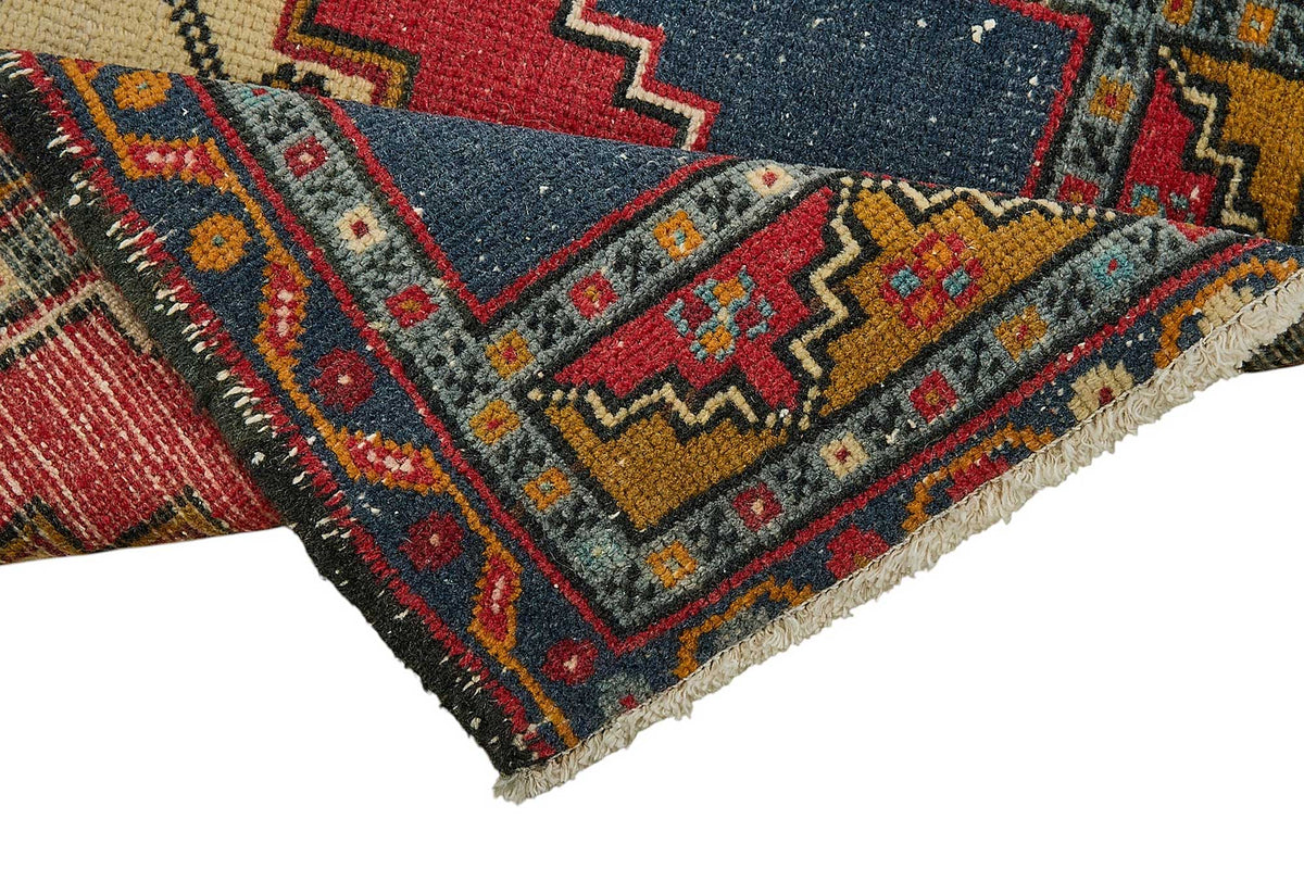 Vayla Lacivert ve Kırmızı Geometrik Desenli Dokuma Halı 50x96 cm – kenar detayı