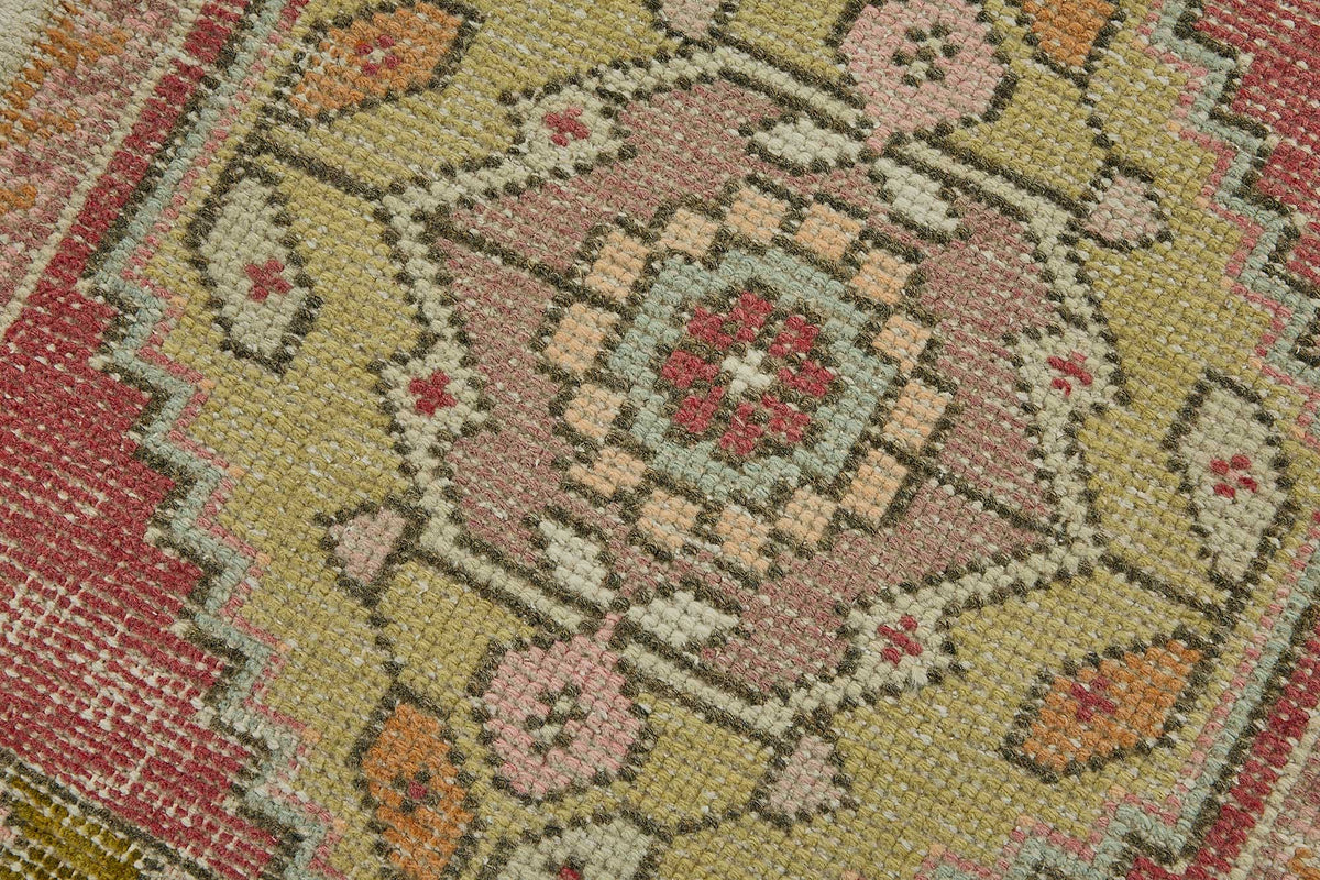 Vayla Pembe Yeşil Geometrik Etnik El Dokuma Halı 52x93 cm – mekânda kullanım
